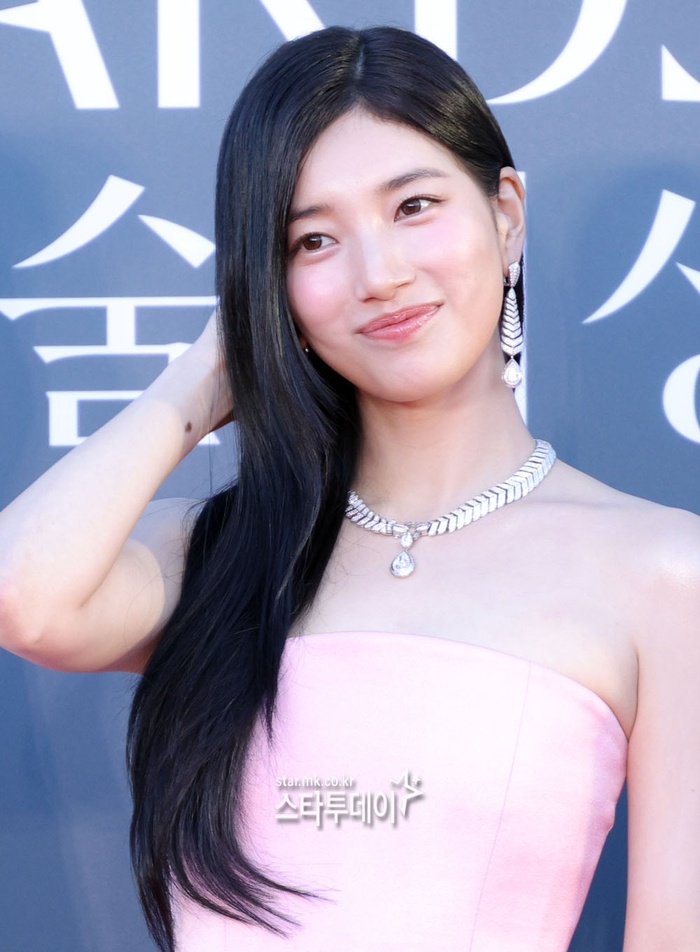 Đẹp bậc nhất Baeksang 2026 gọi tên Suzy: Nhìn bờ vai ngọc ngà là thấy sang chảnh, soi đến cam thường mới hiểu sao được Lee Min Ho yêu
