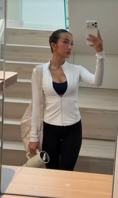 Cô cũng tập trung vào chăm sóc bản thân từ độ body, ăn uống khoa học đến các thiết bị thông minh tốt cho không gian sống