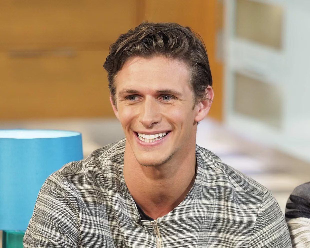 Jake Hall qua đời đột ngột ở tuổi 36. Theo nhận định ban đầu từ cơ quan điều tra, anh bị đập đầu vào cửa kính dẫn tới vết thương chí mạng. Ảnh: IGNV
