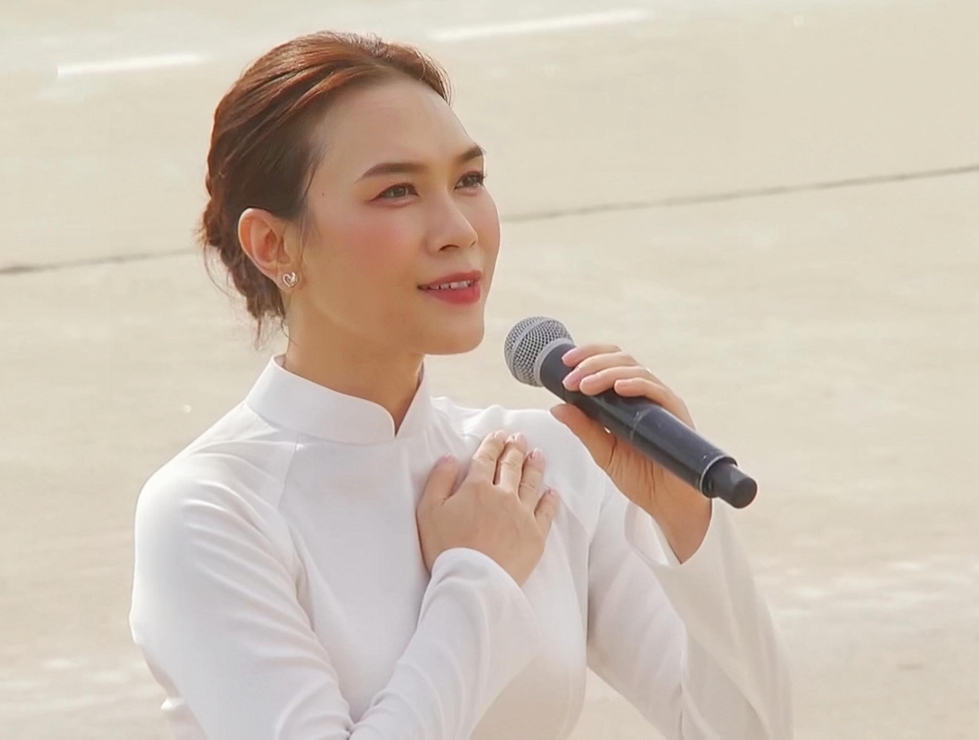 Mỹ Tâm là nghệ sĩ được chọn trình diễn Quốc ca và Giai Điệu Tự Hào tại Đại lễ A80