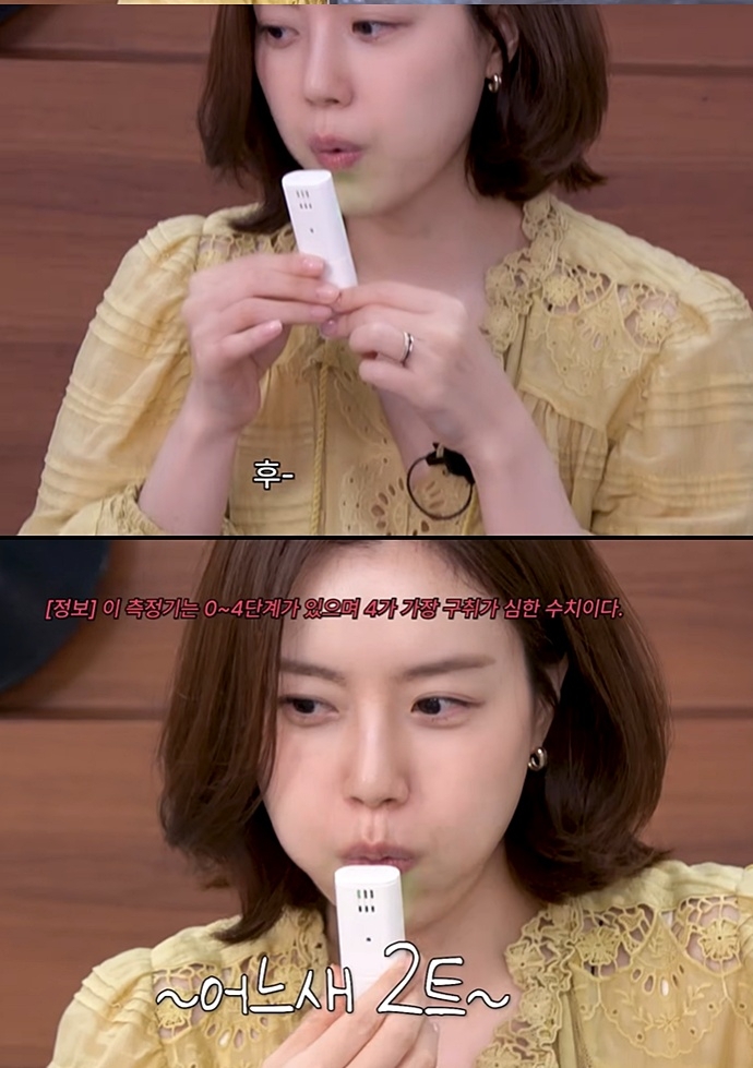 Moon Chae Won dùng máy đo tình trạng hơi thở để chứng minh mình không bị hôi mồm. Ảnh: Nate