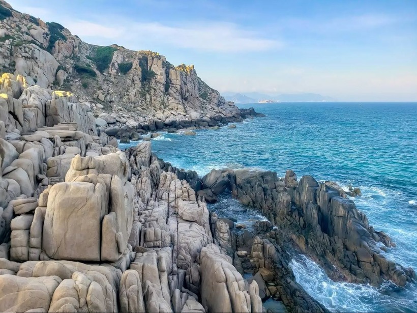 Cảnh báo mỏm đá chụp hình đang gây sốt ở Ninh Thuận: Đẹp nhưng tiềm ẩn nhiều nguy hiểm