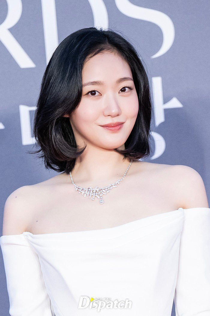 Cận cảnh gương mặt xinh đẹp thanh lịch của Kim Go Eun. Ảnh: Dispatch