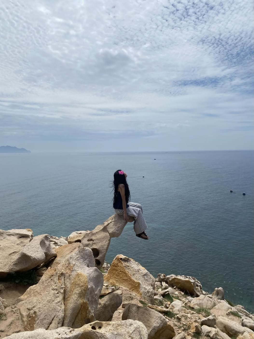 Cảnh báo mỏm đá chụp hình đang gây sốt ở Ninh Thuận: Đẹp nhưng tiềm ẩn nhiều nguy hiểm
