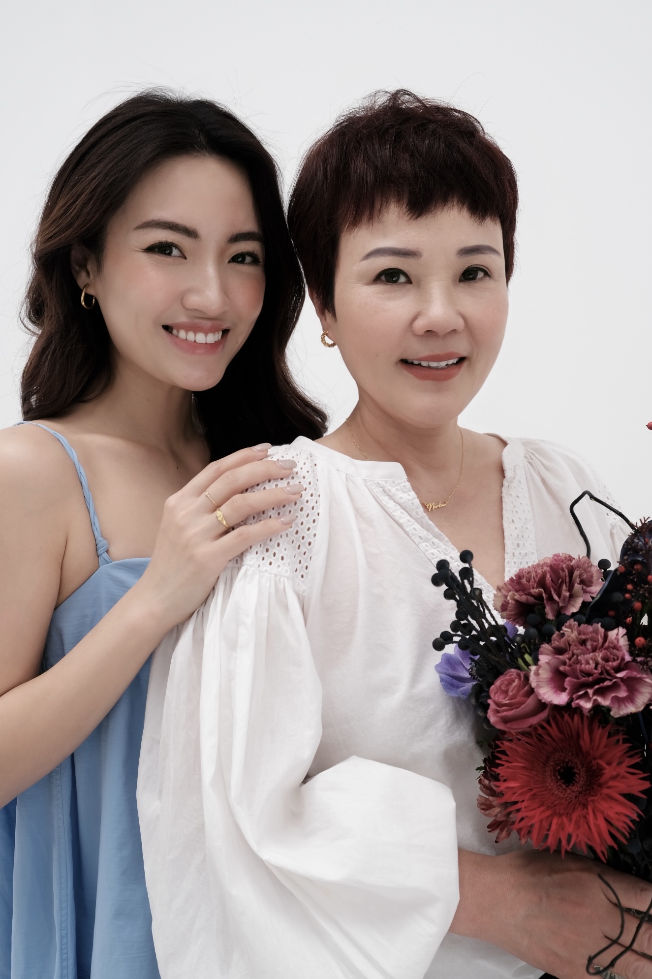 Cilly Nguyễn và mẹ - U Hằng