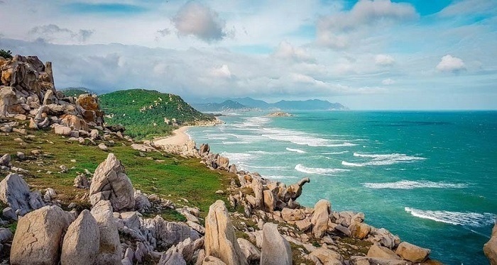 Cảnh báo mỏm đá chụp hình đang gây sốt ở Ninh Thuận: Đẹp nhưng tiềm ẩn nhiều nguy hiểm
