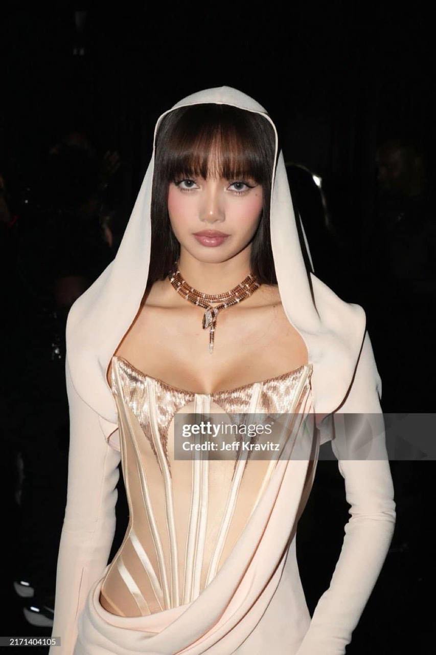 Lisa là ngôi sao Kpop thứ 2 bước lên sân khấu World Cup