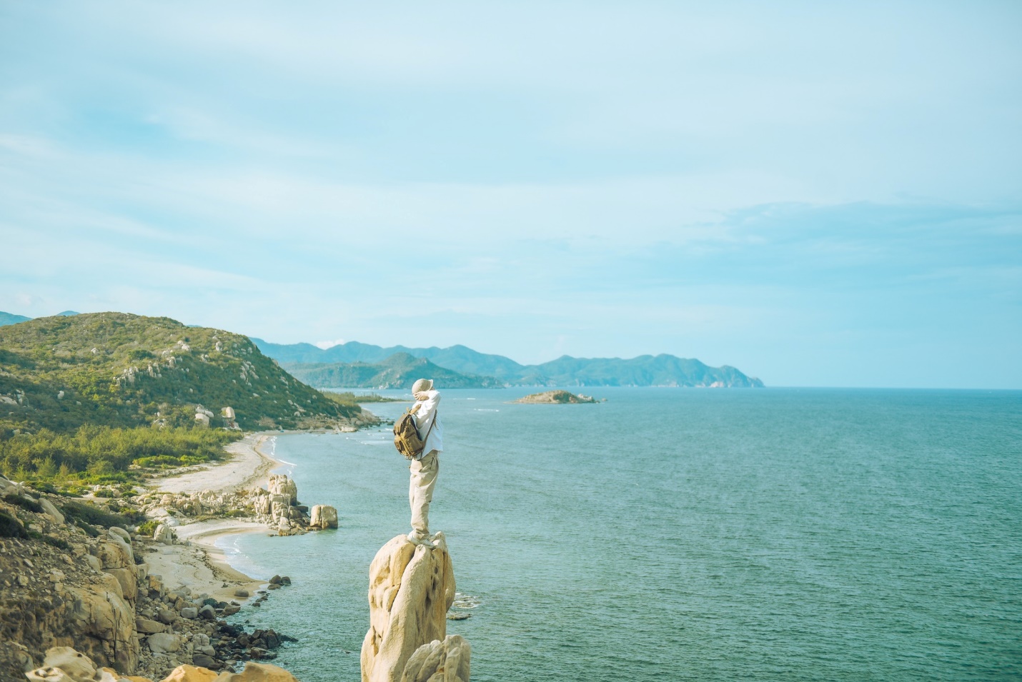 Cảnh báo mỏm đá chụp hình đang gây sốt ở Ninh Thuận: Đẹp nhưng tiềm ẩn nhiều nguy hiểm