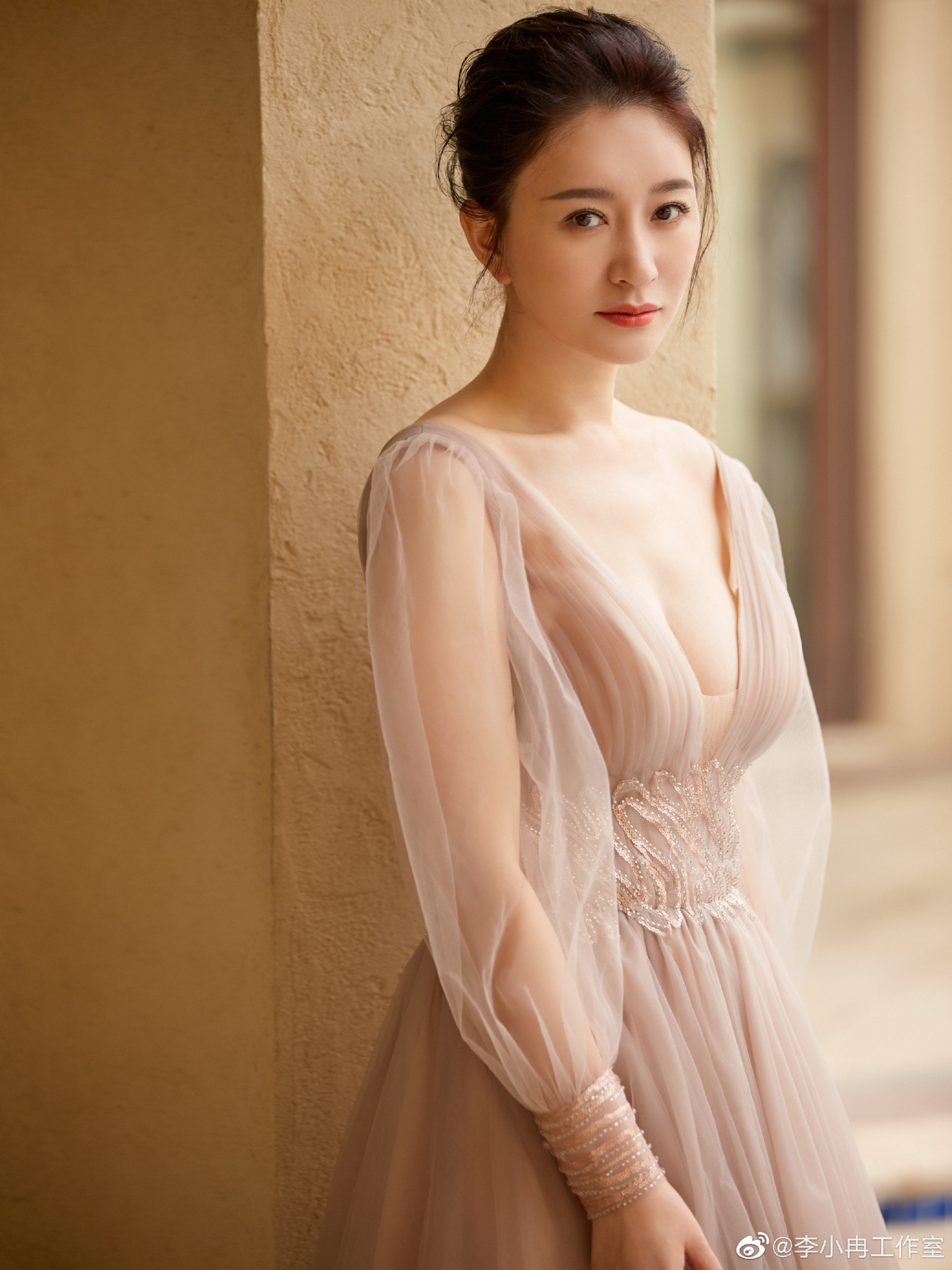 Chị Đẹp hot nhất 2026 cưới anh bạn thân 22 năm: Được tặng thẻ đen tiền tỷ, biệt thự rộng nghìn m2 hoành tráng đến chấn động