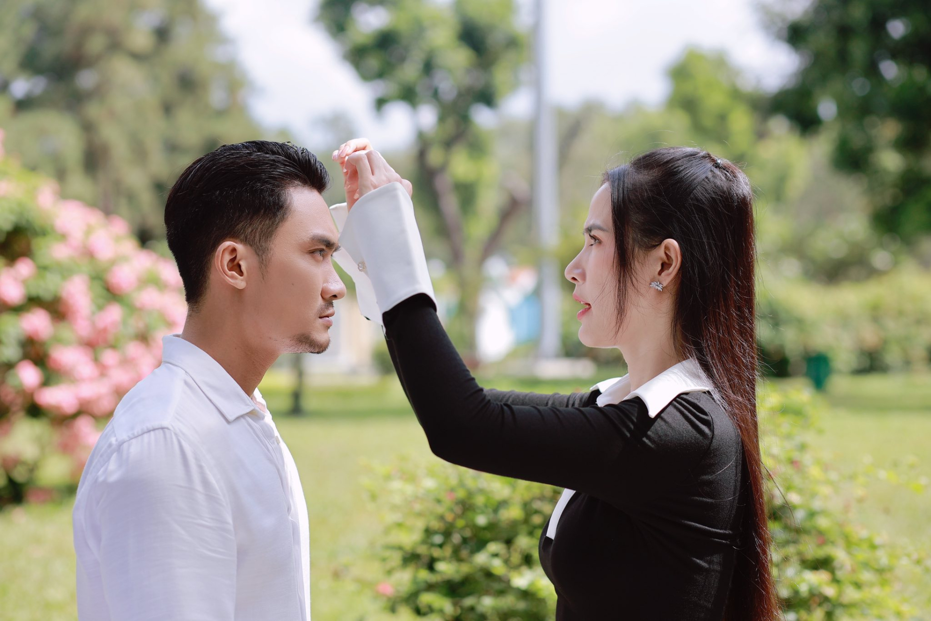 Lương Gia Huy cũng thường vào vai kiểu chàng trai đào hoa, bất cần hoặc 
