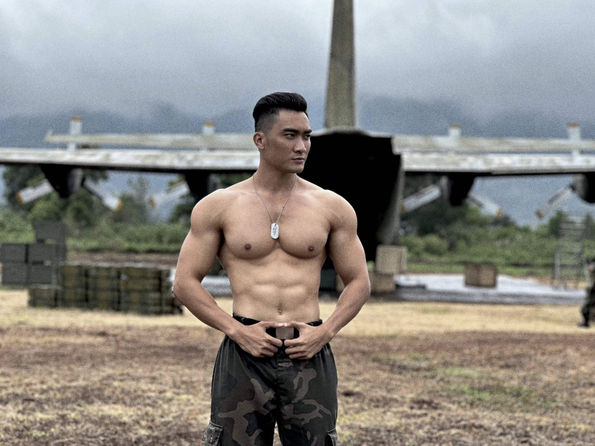 Body đẹp như tạc tượng của Lương Gia Huy trong phim