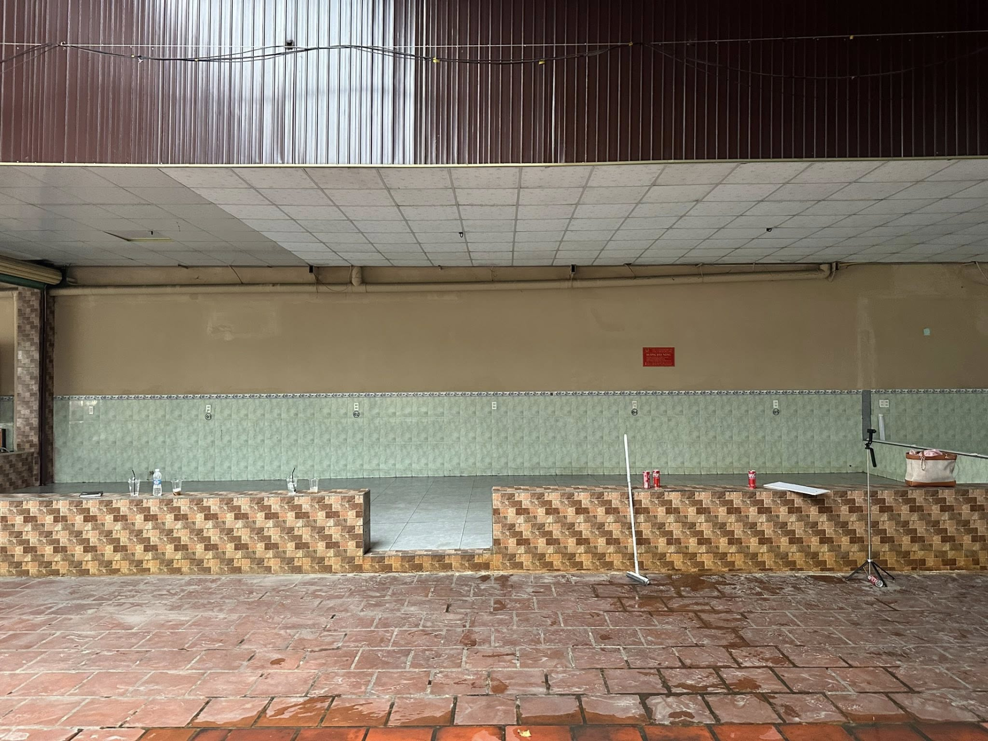 Thánh gỏi đu đủ Việt Nam: Bán nhà 10 tỷ nhưng công khai xin miễn tiền cọc, liên tục dời quán khiến khách hàng chóng mặt