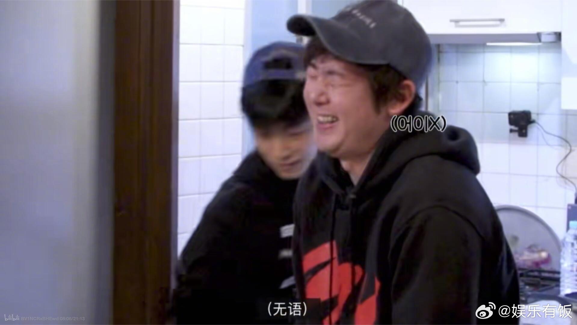 Nhiều khán giả dụi mắt rất nhiều lần vẫn không tin người đàn ông trong hình là Nichkhun. 1 bộ phận netizen còn tưởng đây là 1 ông chú ngoài ngành giải trí nào đó trùng tên với thành viên 2PM. Ảnh: X