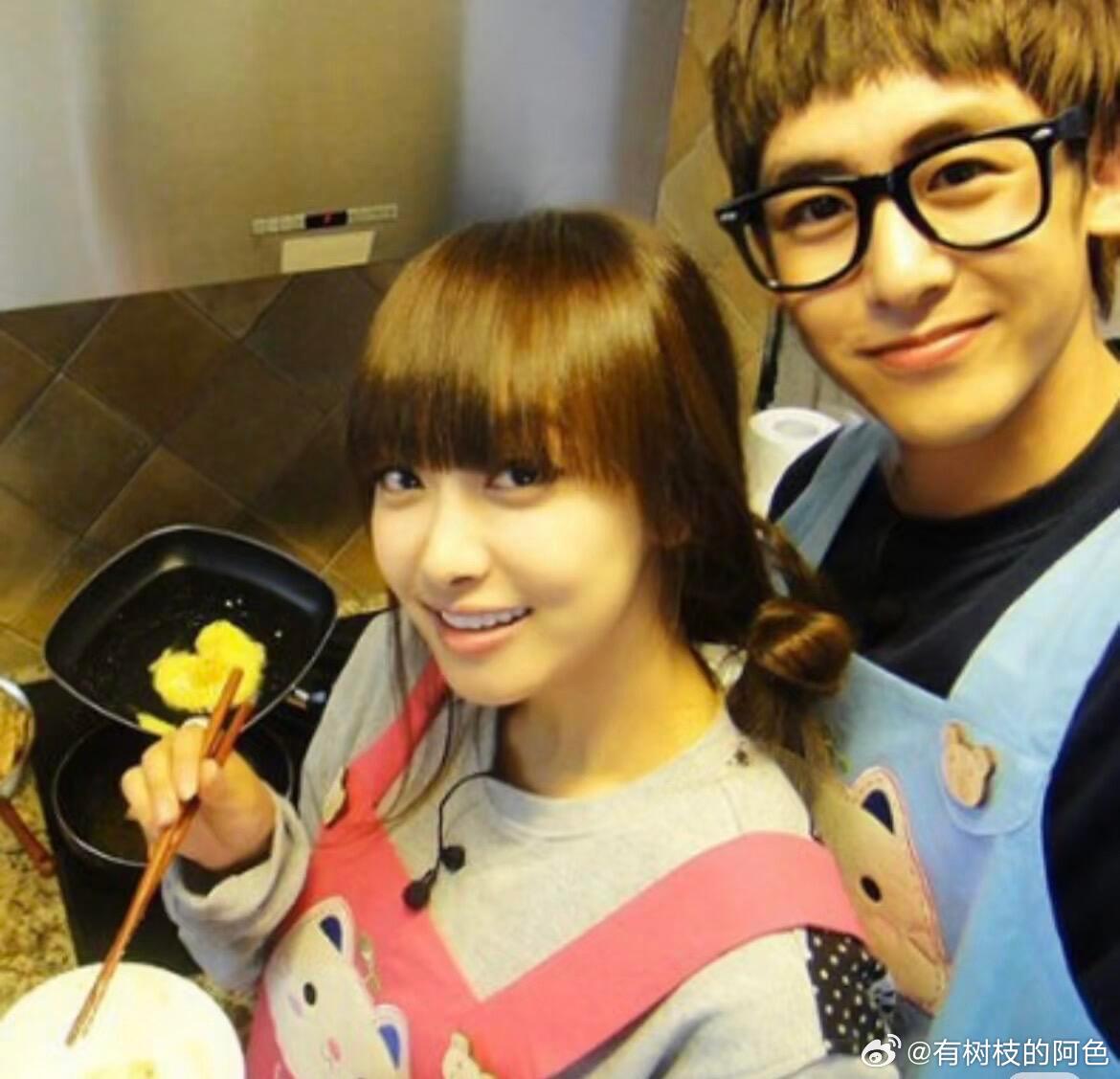 Nhiều khán giả còn lôi lại ảnh của cặp đôi huyền thoại 1 thời trong show We Got Married Nichkhun - Victoria ra để ngắm nghía vì qua nuối tiếc nhan sắc trời ban của mỹ nam 2PM. Ảnh: X