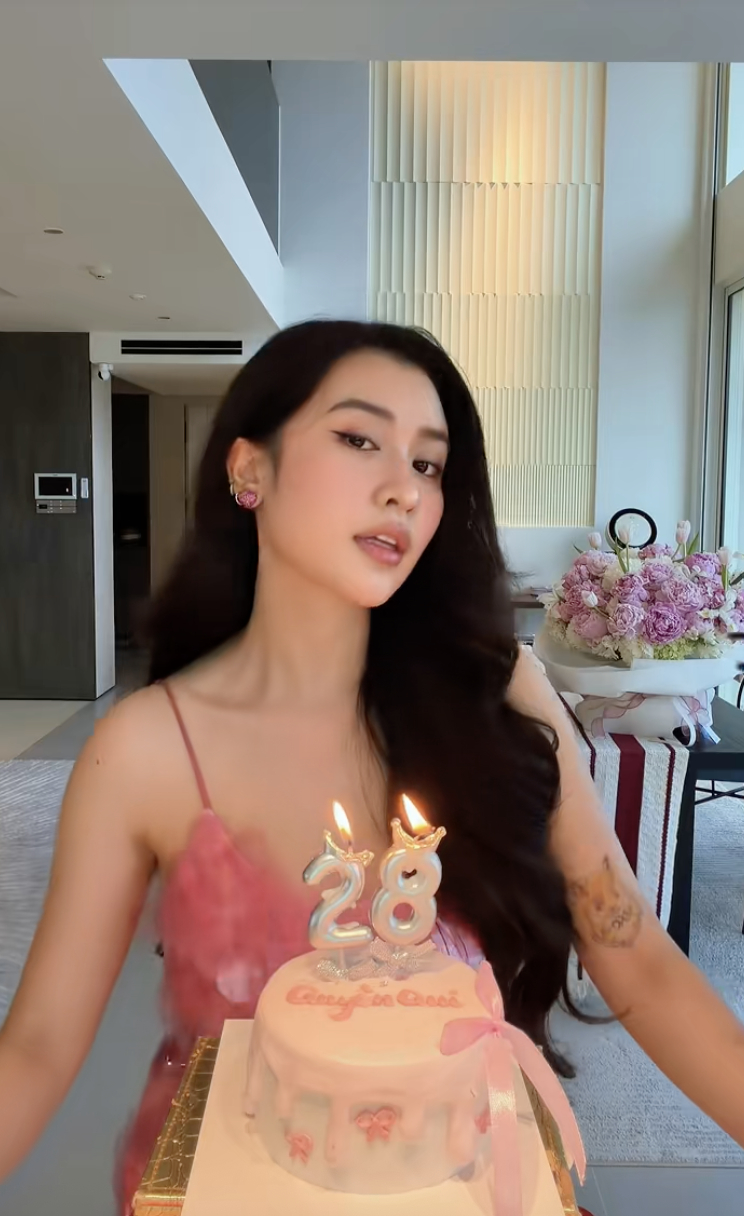 Quyên Qui lần đầu khoe con trai với phó chủ tịch