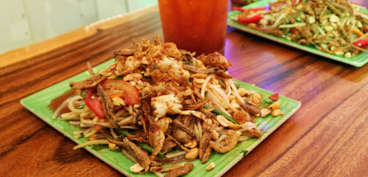Thánh gỏi đu đủ Việt Nam: Bán nhà 10 tỷ nhưng công khai xin miễn tiền cọc, liên tục dời quán khiến khách hàng chóng mặt