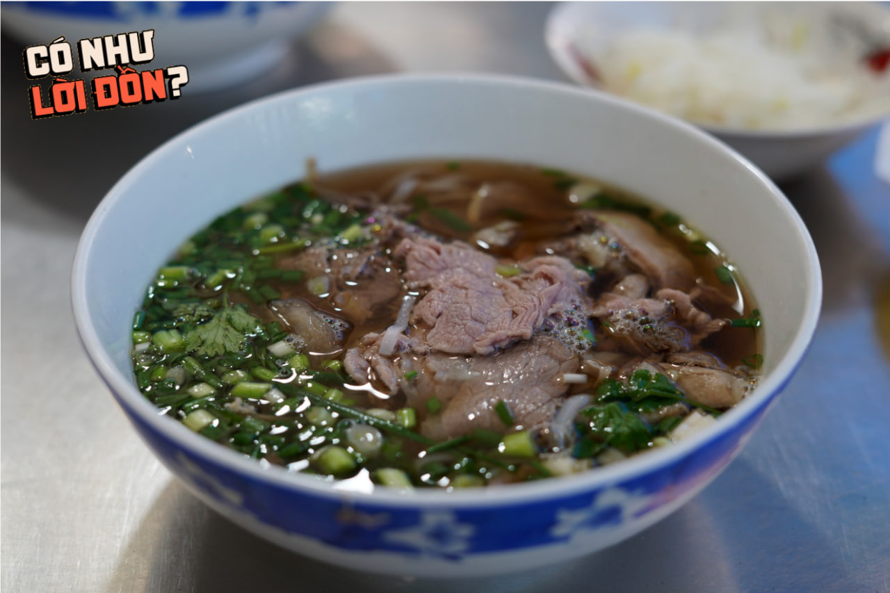 Có gì trong bát phở Bắc 100k nằm sâu trong cư xá cũ hơn 60 năm?