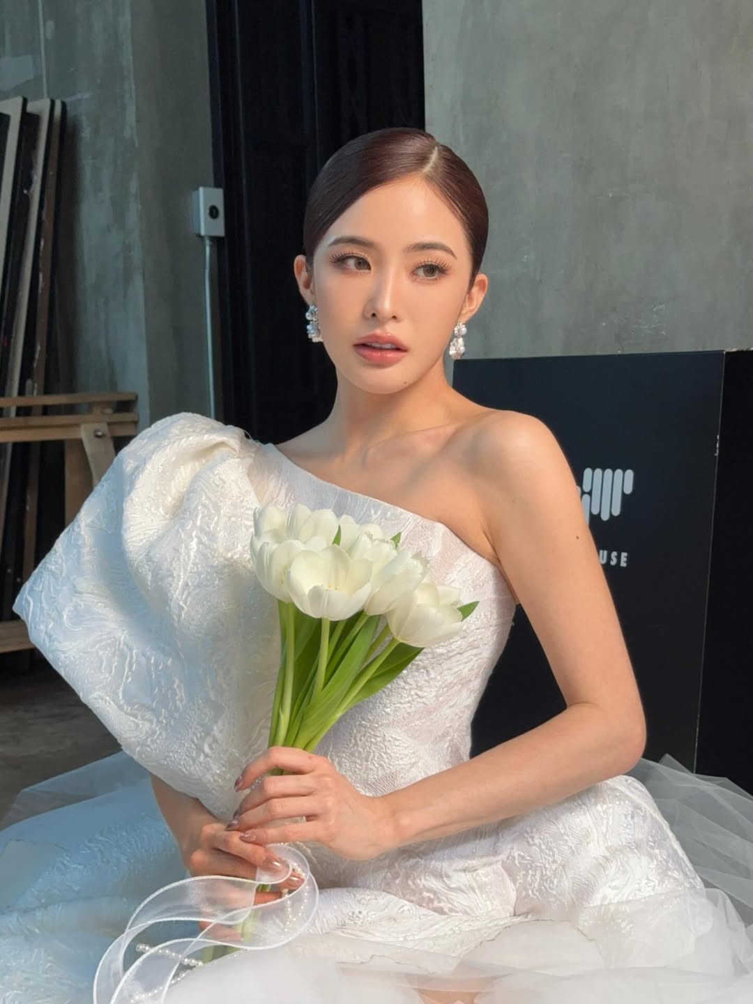 Nữ diễn viên nhận cú sốc lớn khi đang mang thai con đầu lòng. Vì vụ ồn ào của nhà chồng mà cô bị dân tình tấn công. Ảnh: Instagram