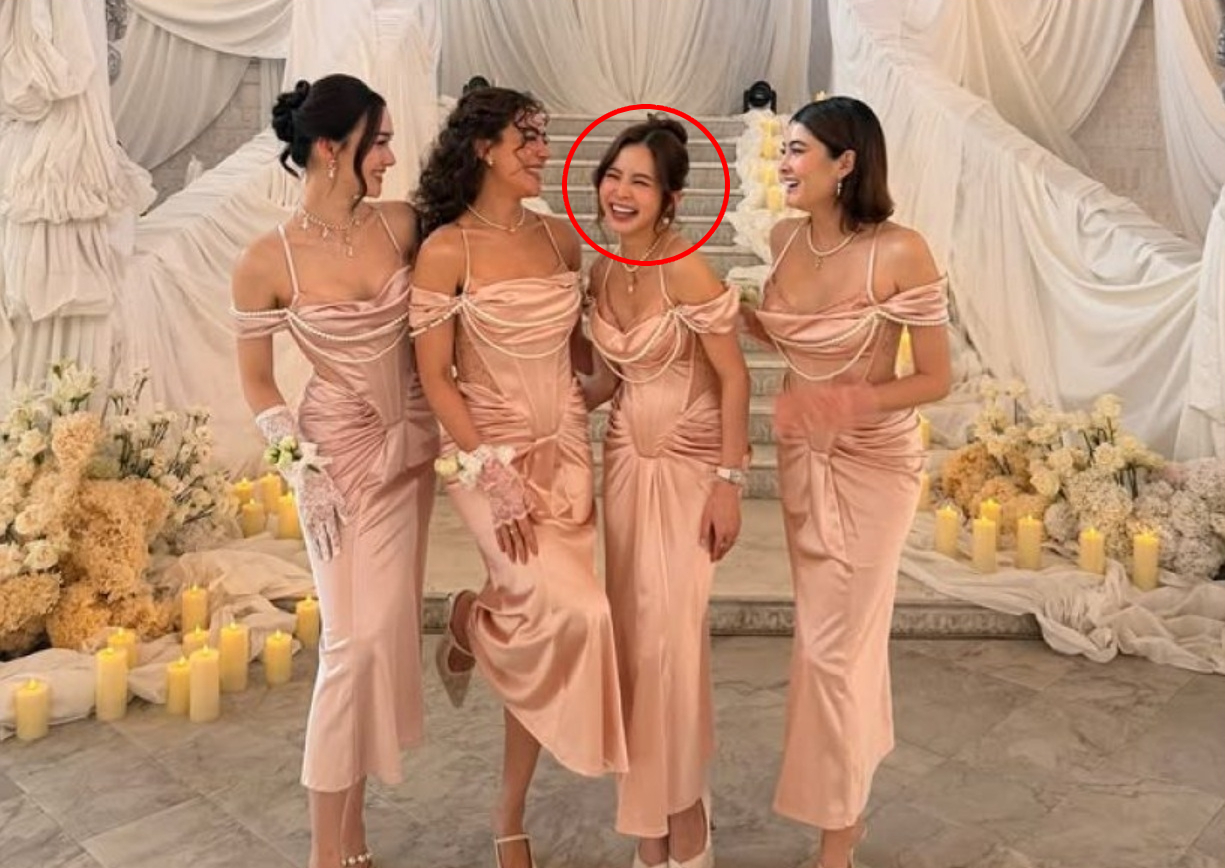 Mild Lapassalan cười toe toét trong màn lộ diện đầu tiên sau khi bỗng bị réo gọi và hứng chỉ trích trong bê bối của chồng đại gia. Thậm chí, cô còn được nhận xét là cười tươi nhất trong dàn phù dâu ở đám cưới này. Ảnh: IGNV