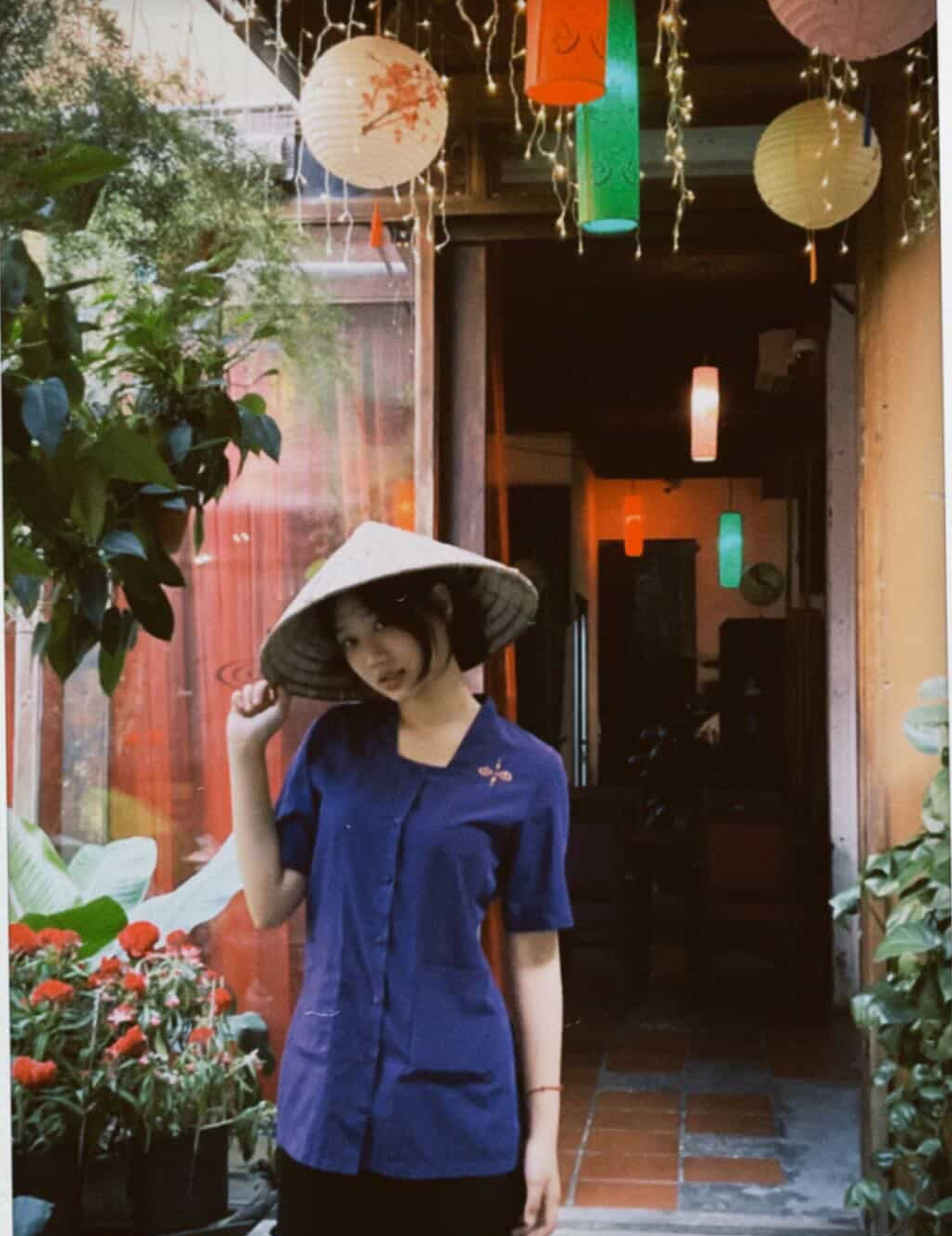 Ngay cả khoảnh khắc đi làm thêm ở nhà hàng đồ chay cũng rất dễ thương