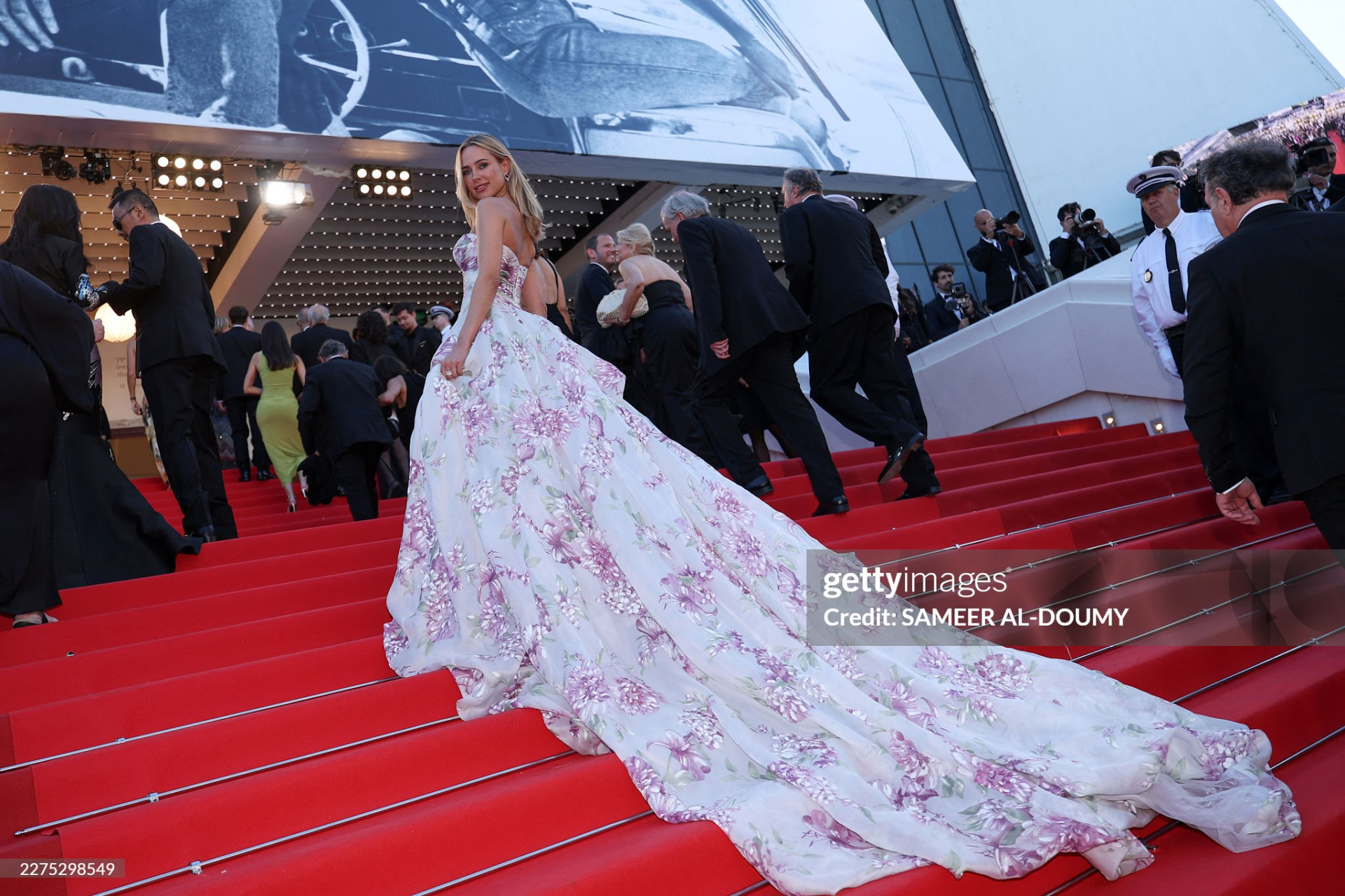 Người mẫu kiêm diễn viên Anh Kimberley Garner thu hút mọi ánh nhìn với váy hoa nữ tính. Ảnh: Getty Images