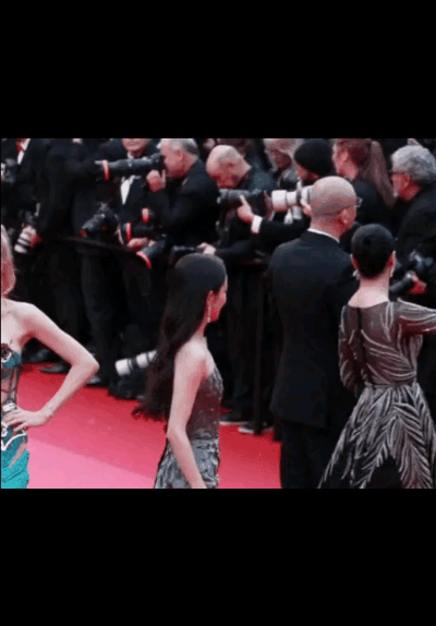 Ở các mùa Cannes trước, Thi Dư Phi, Cảnh Điềm và nhiều nghệ sĩ khác của xứ tỷ dân cũng thường xuyên bị người ban tổ chức ra tận nơi 