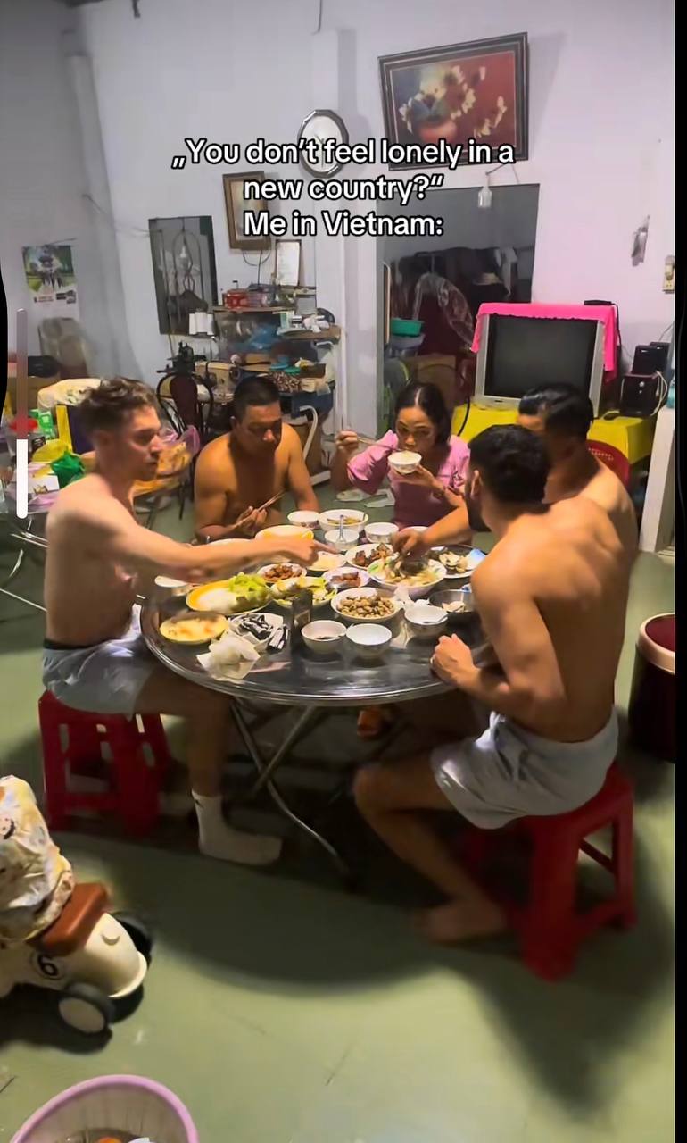 Khách Dubai thích cà phê hạng nặng, thì ra bạn trai của tiktoker Việt nổi tiếng