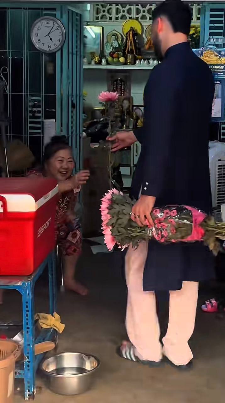 Khách Dubai thích cà phê hạng nặng, thì ra bạn trai của tiktoker Việt nổi tiếng