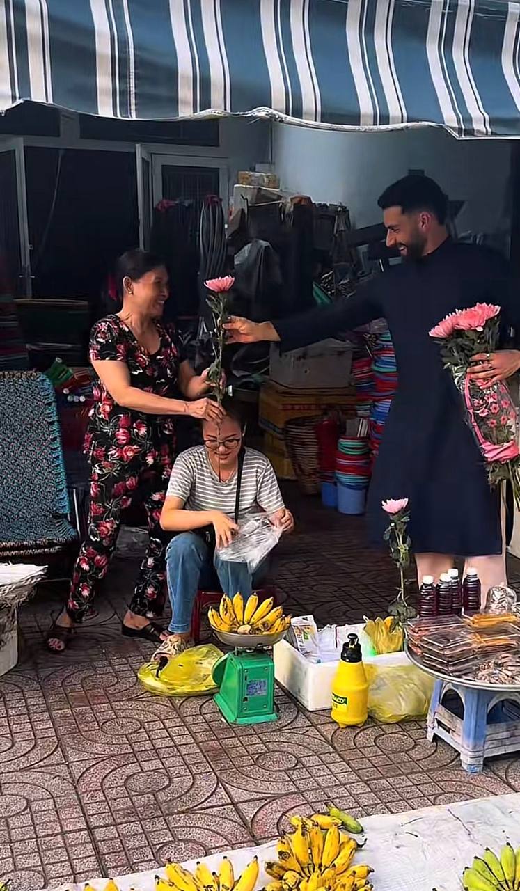 Khách Dubai thích cà phê hạng nặng, thì ra bạn trai của tiktoker Việt nổi tiếng
