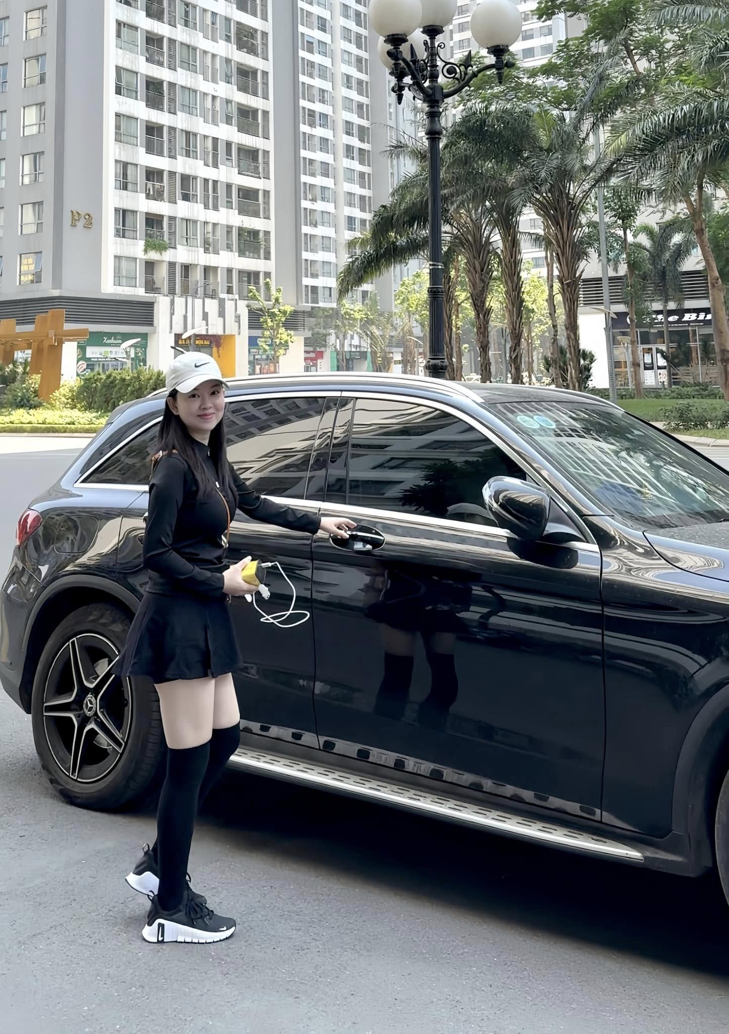 Ly Kute hướng xinh đẹp, giàu sang.