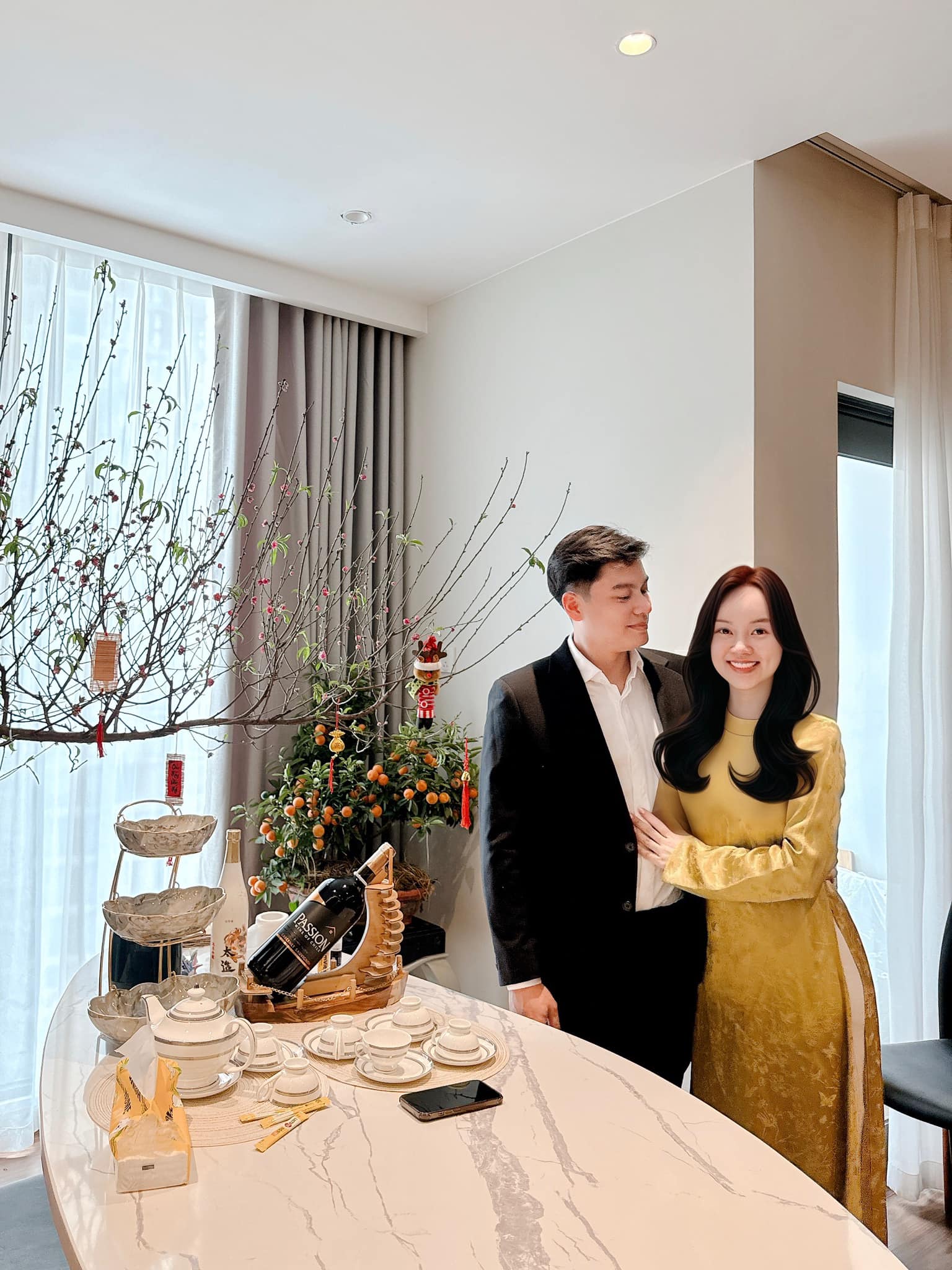 Ly Kute và chồng. 