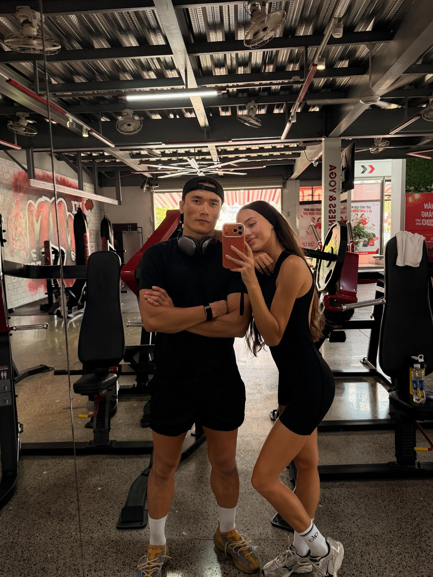 Kiểu hẹn hò tốn mồ hôi hột của dàn cầu thủ nổi tiếng và vợ: Thành quả xứng đáng!