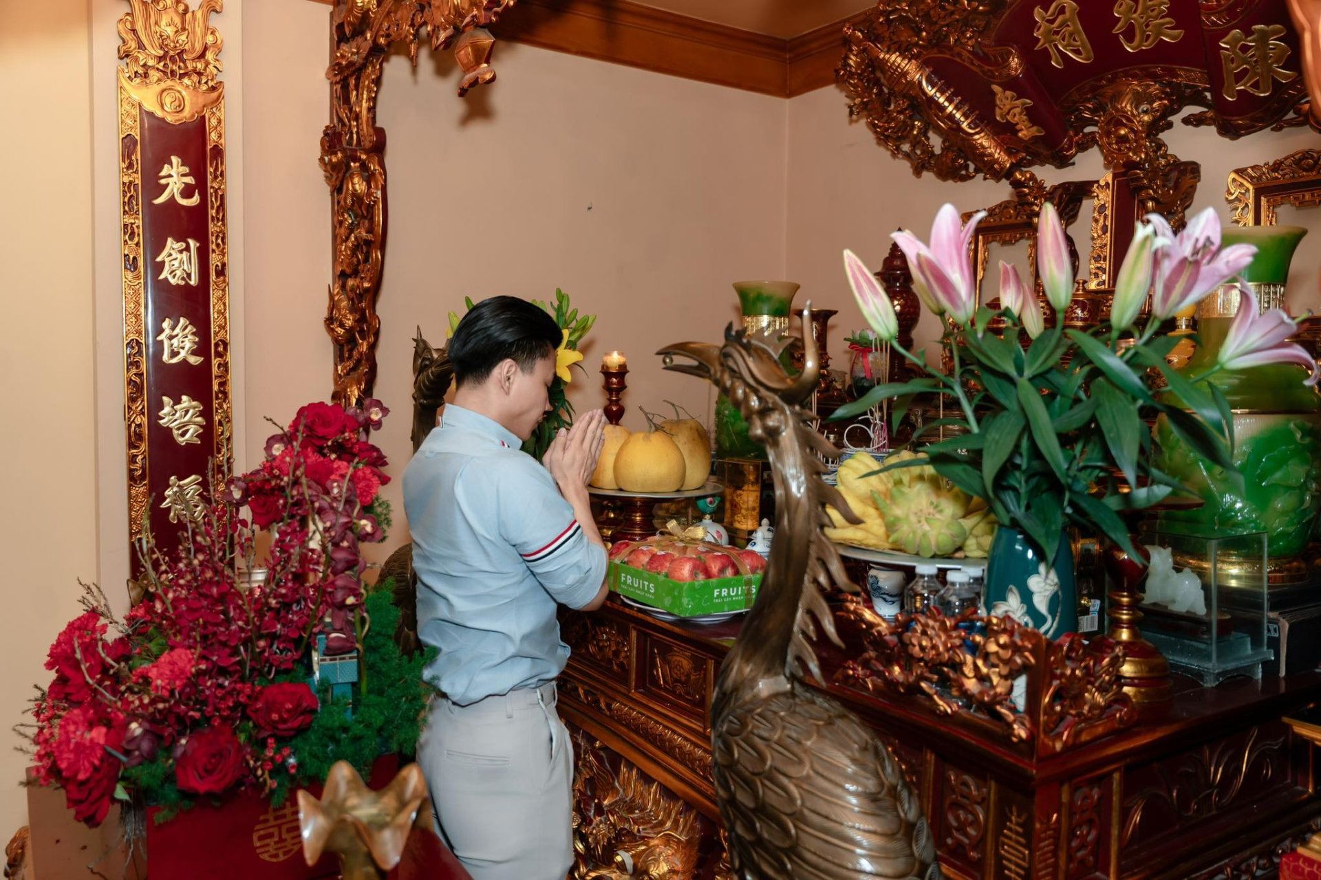 Góc bàn thờ gia tiên nhà Bích Hạnh. 