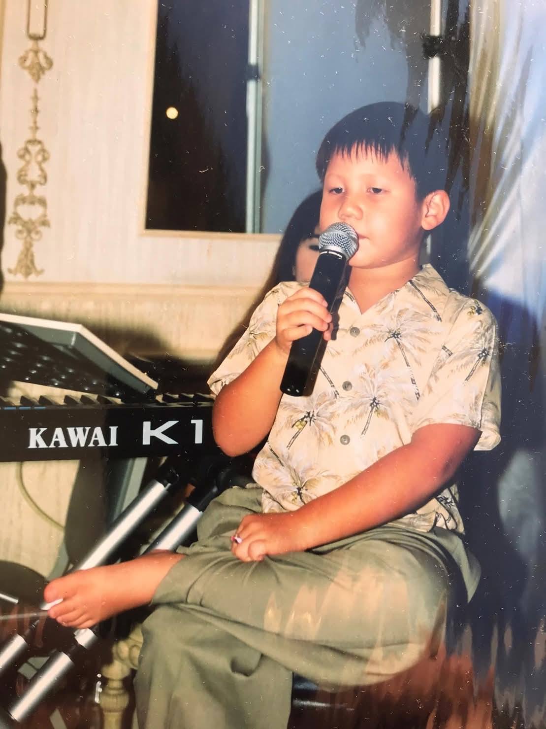 Psi Scott bị vú nuôi hành hạ, xâm hại lúc nhỏ. Ảnh: Facebook