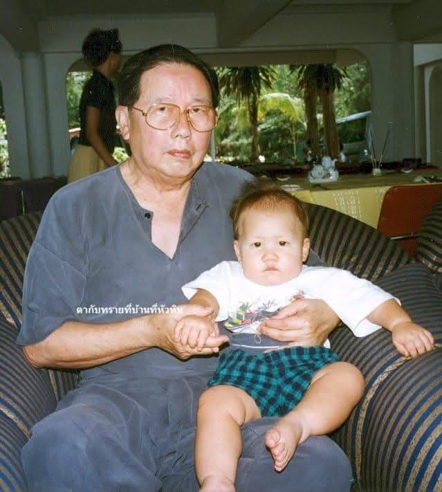 Ông ngoại là người chở che cho Psi Scott. Ảnh: Facebook