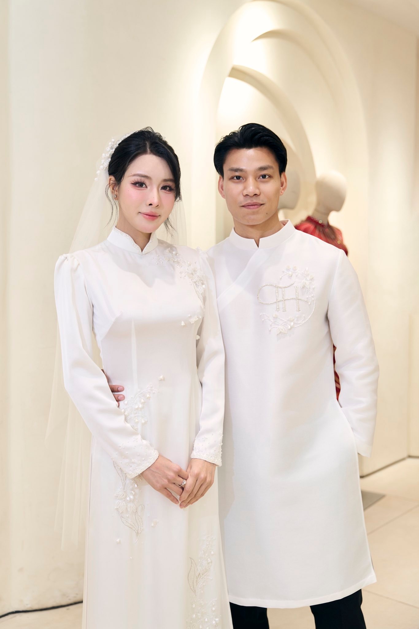 Bên trong căn nhà khang trang ở quê của Trần Bích Hạnh - vợ cầu thủ Văn Thanh: Gia thế khủng cỡ nào?