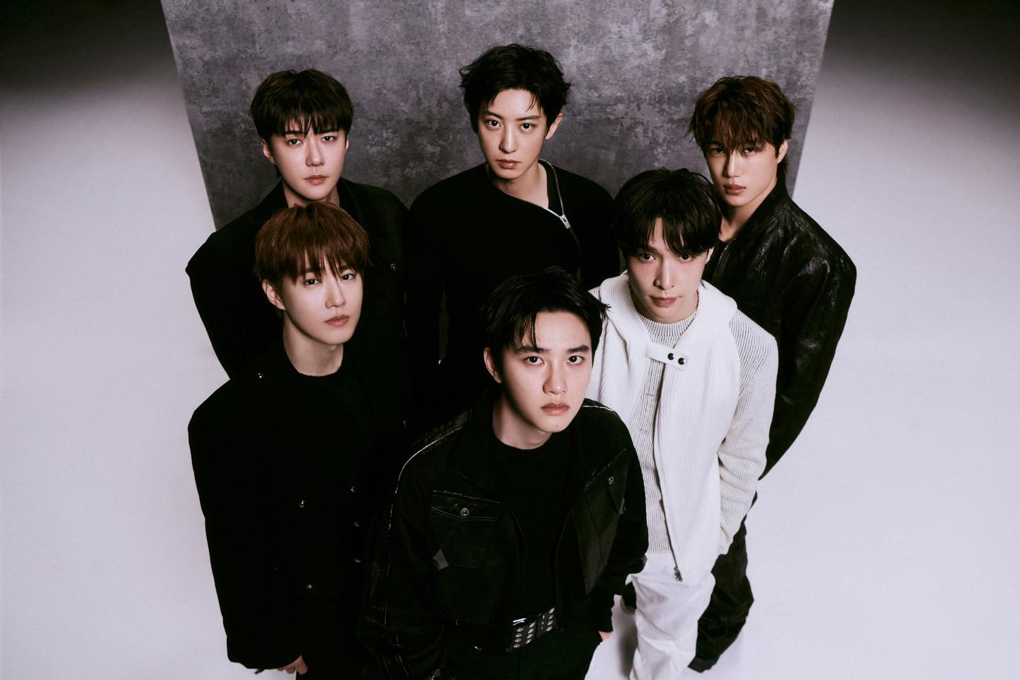 Trương Nghệ Hưng xuất hiện trong poster comeback cùng EXO đầu năm nay nhưng không tham gia hoạt động quảng bá nào