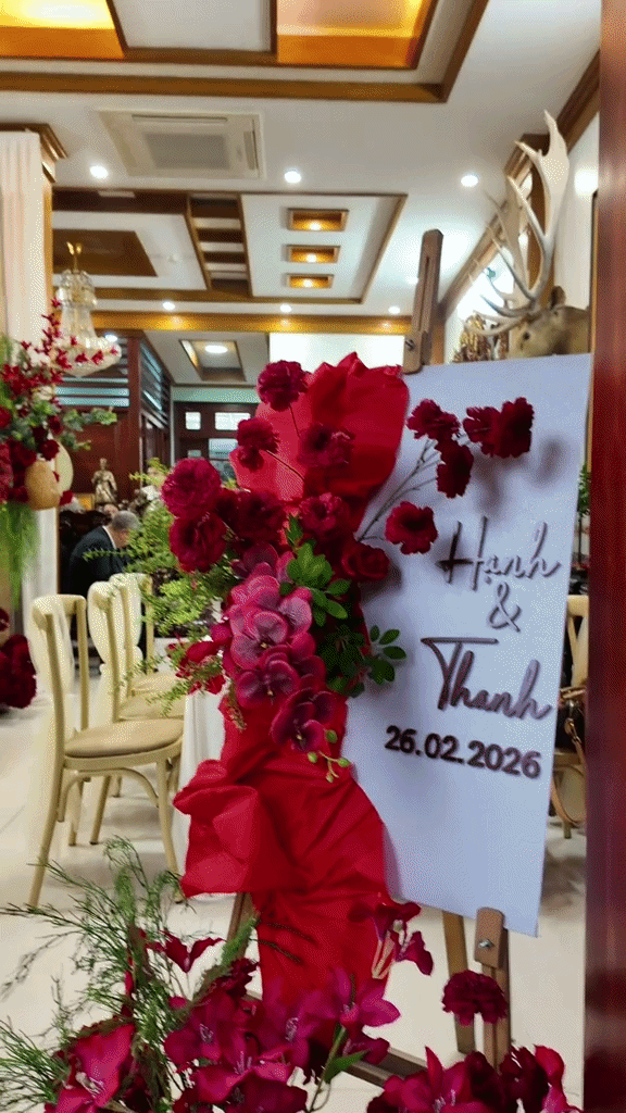 Bên trong căn nhà khang trang ở quê của Trần Bích Hạnh - vợ cầu thủ Văn Thanh: Gia thế khủng cỡ nào?