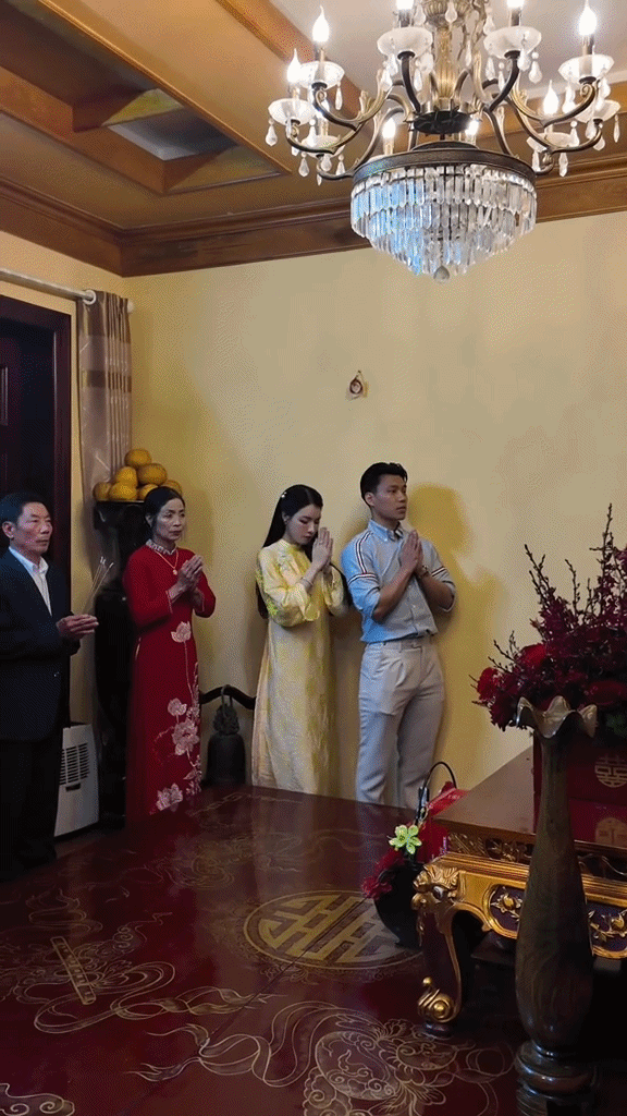 Bên trong căn nhà khang trang ở quê của Trần Bích Hạnh - vợ cầu thủ Văn Thanh: Gia thế khủng cỡ nào?