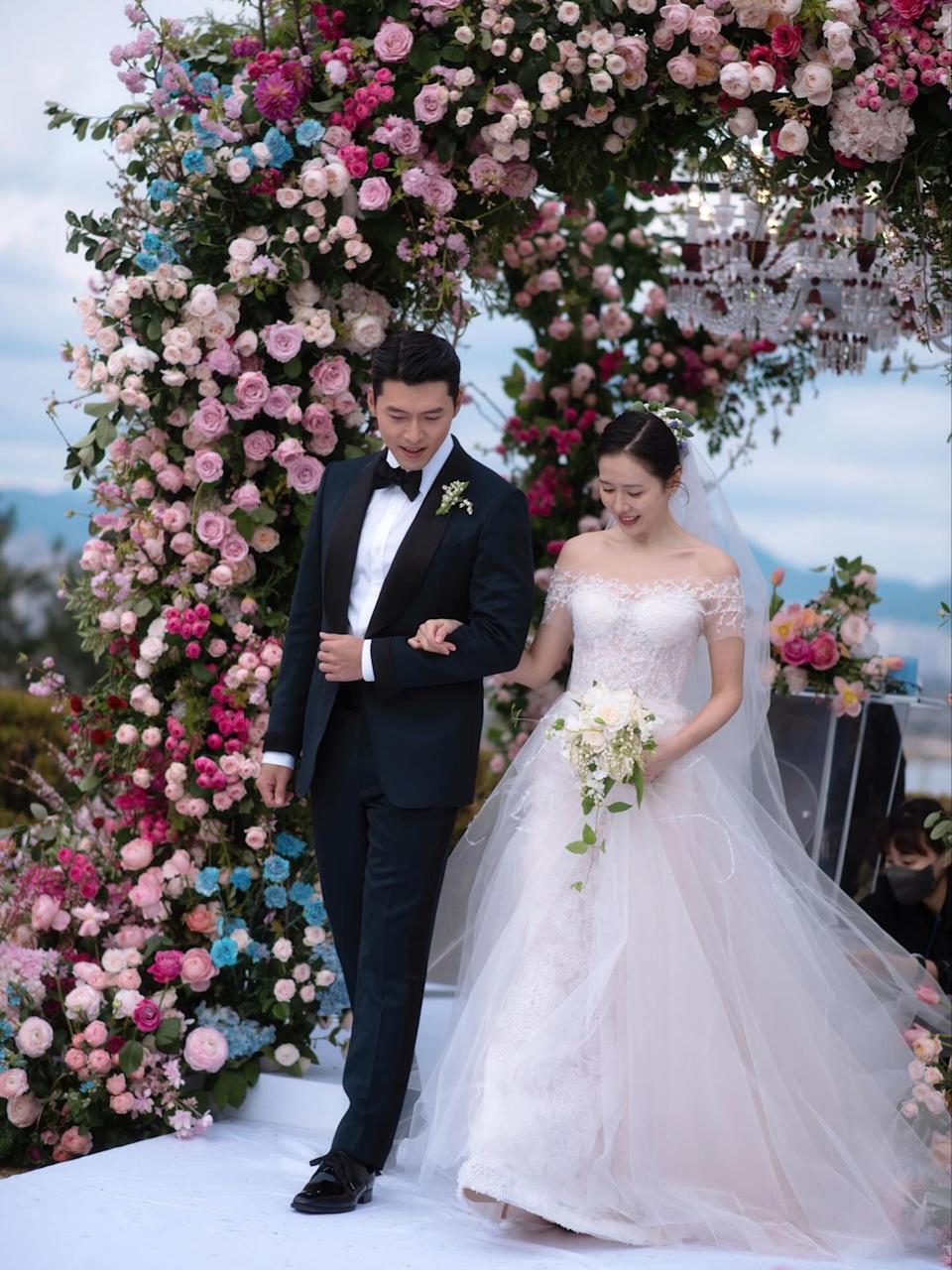 Lan truyền clip người phụ nữ la hét về phía Son Ye Jin ở Baeksang để đòi lại mòn đồ để quên