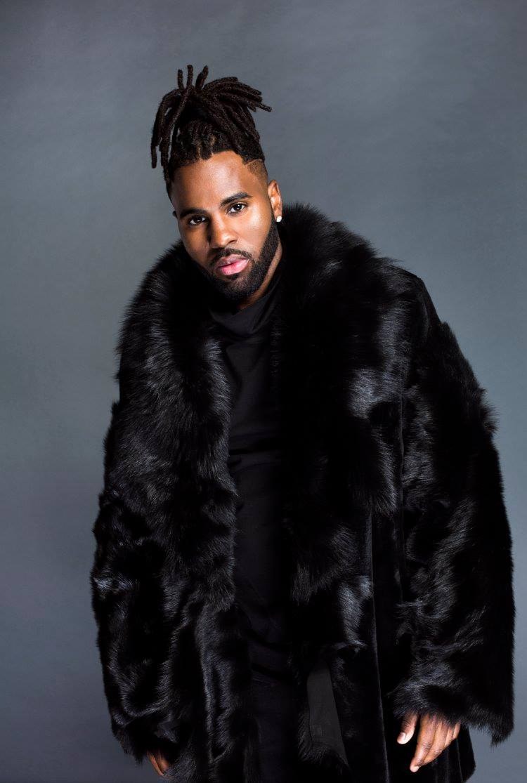 Tối 14/5, Jason Derulo bất ngờ đăng tải hình ảnh chiếc mặt nạ của Sơn Tùng lên trang cá nhân nhưng xóa sau 1 tiếng