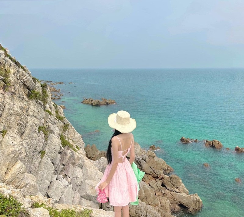Việt Nam có vịnh biển vừa được Mỹ xếp top 3 Đông Nam Á, hòn đảo đẹp nhất cách Hà Nội vài giờ chạy xe nhưng lại vắng hoe