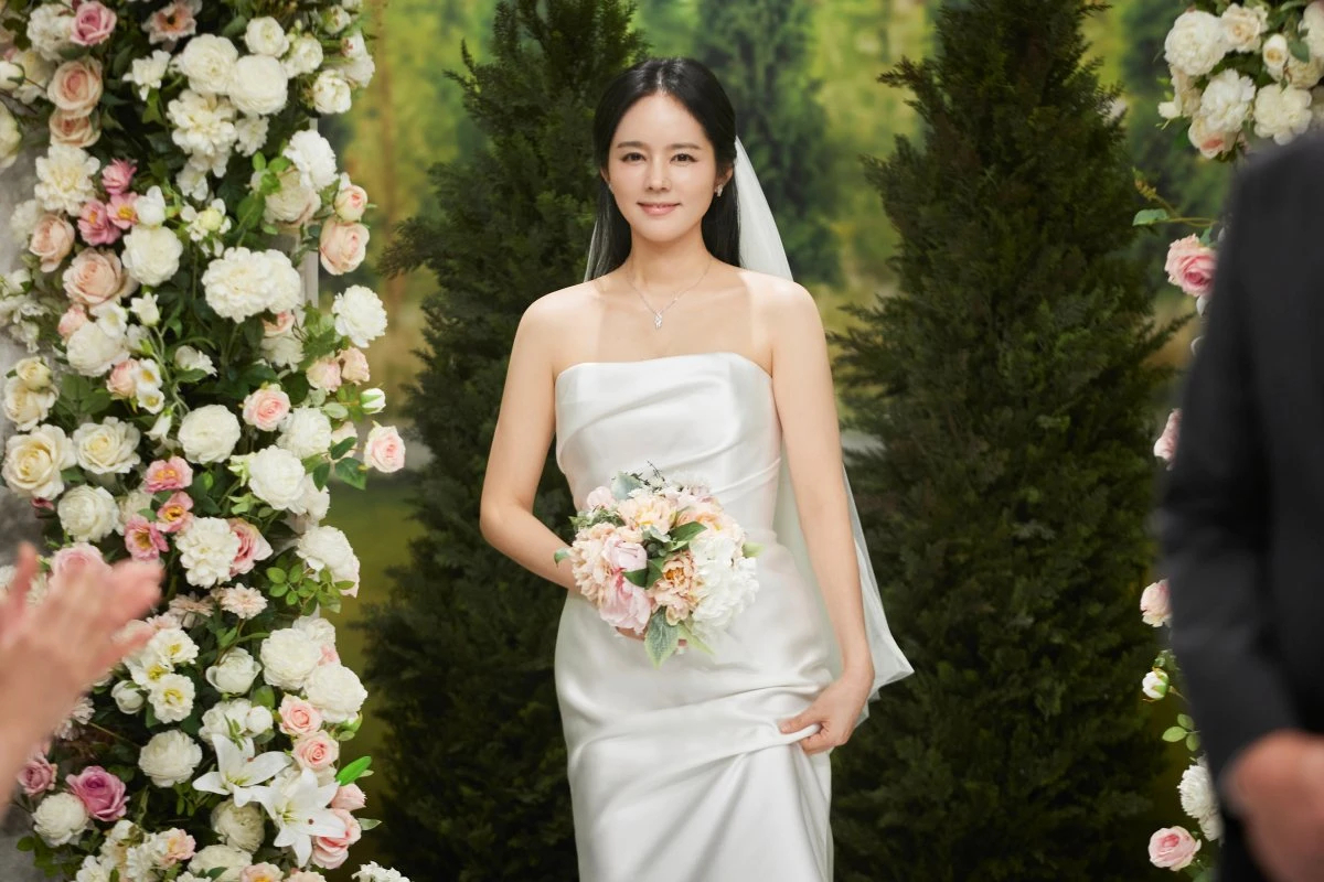 Vẻ ngoài không thể tin nổi của Han Ga In sau 14 năm đóng Mặt Trăng Ôm Mặt Trời