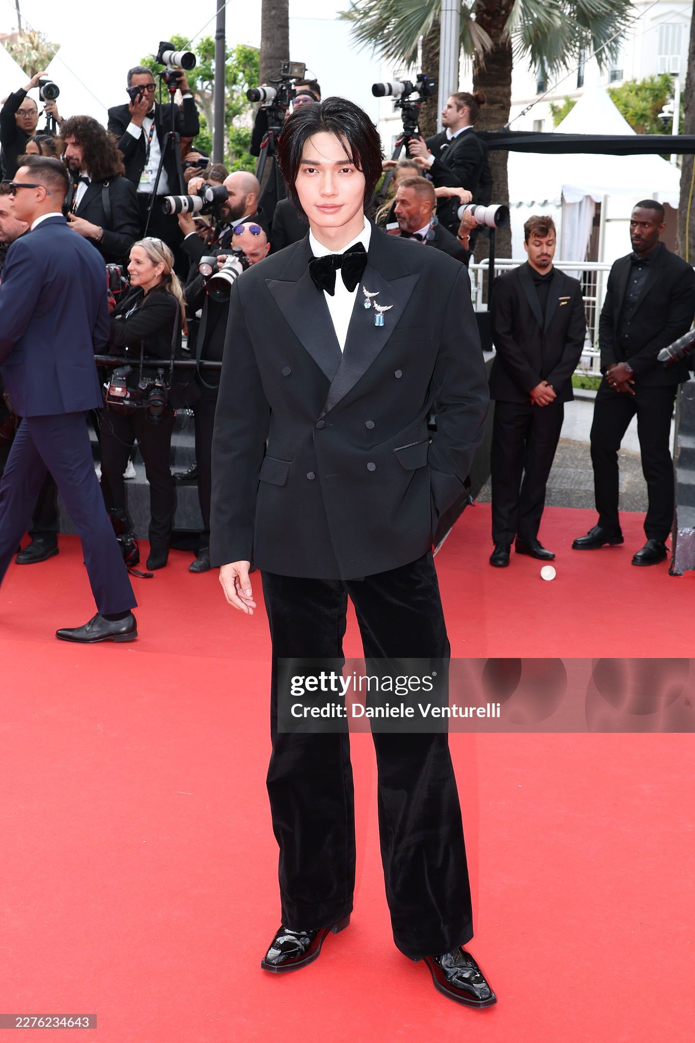 Win Metawin gây ấn tượng mạnh trong lần đầu dự Cannes. Ảnh: Getty Images