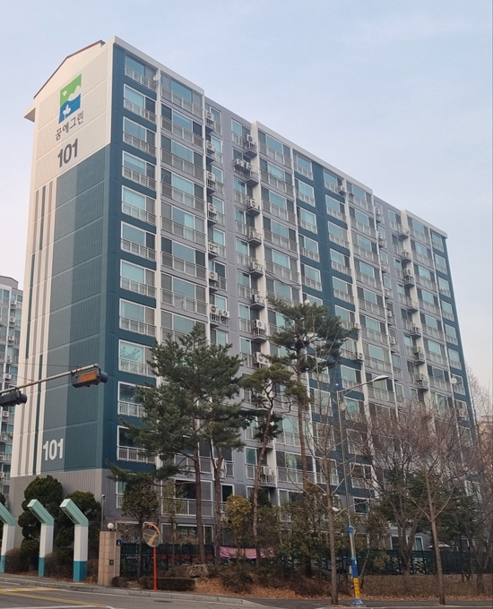 Kim Sa Rang đang nợ thuế, tới mức bị cơ quan chức năng tịch thu căn hộ 11 tỷ ở thành phố Gimpo mới đây. Ảnh: Naver