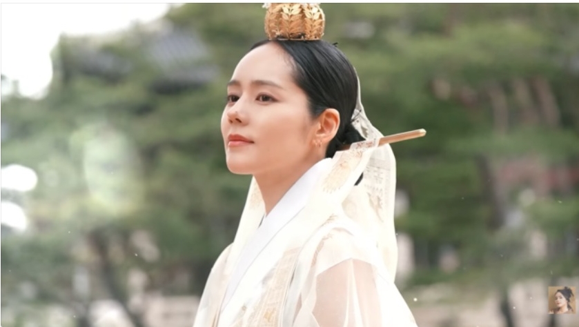 Không phải tự nhiên công chúng Hàn lại xếp Han Ga In vào nhóm mỹ nhân có visual cần phải bảo tồn. Chiêm ngưỡng nhan sắc trẻ đẹp thách thức thời gian của Han Ga In ở tuổi 44, công chúng mới hiểu vì sao nữ diễn viên này lại được netizen Hàn đánh giá cao visual tới như vậy. Ảnh: Nate