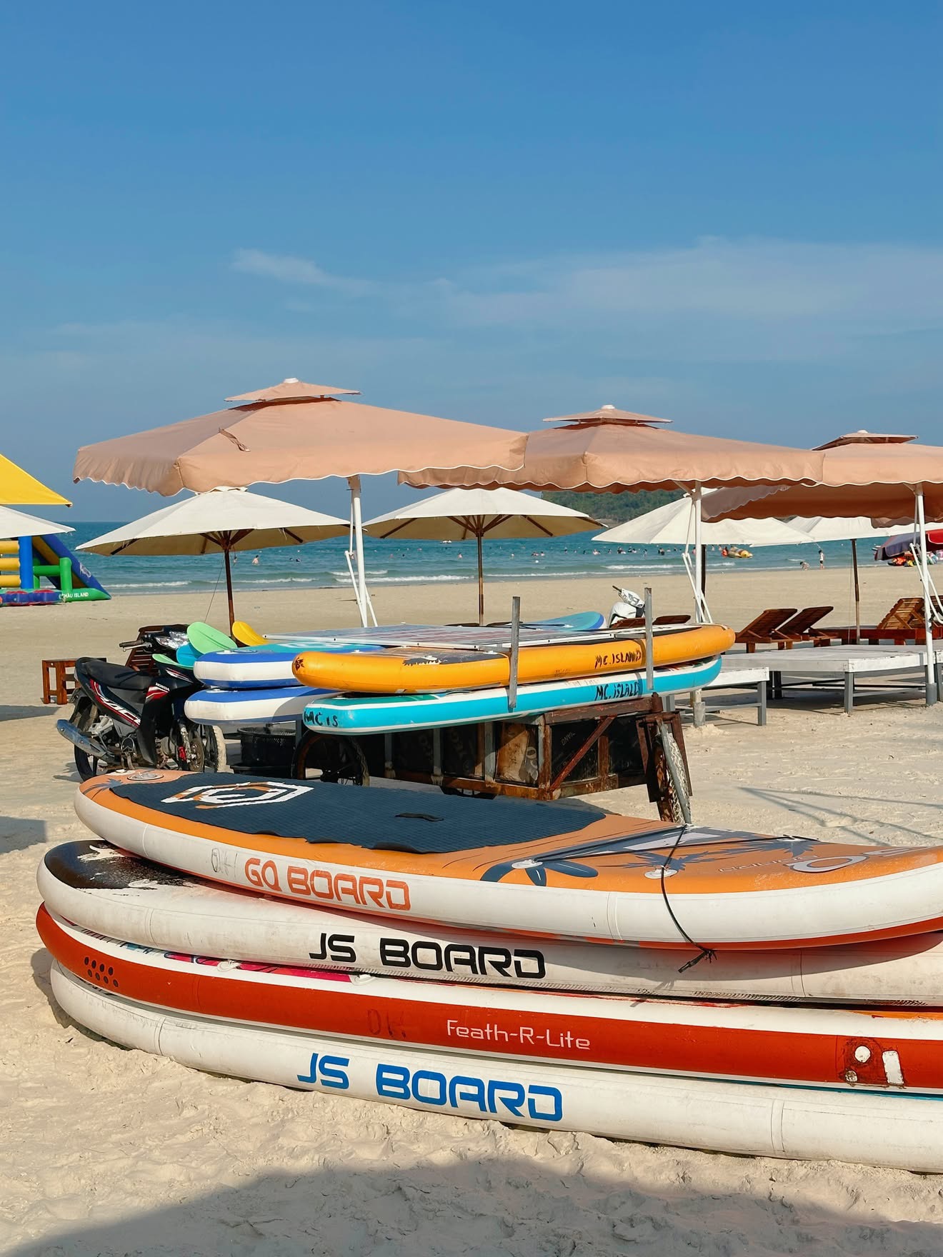 Việt Nam có vịnh biển vừa được Mỹ xếp top 3 Đông Nam Á, hòn đảo đẹp nhất cách Hà Nội vài giờ chạy xe nhưng lại vắng hoe