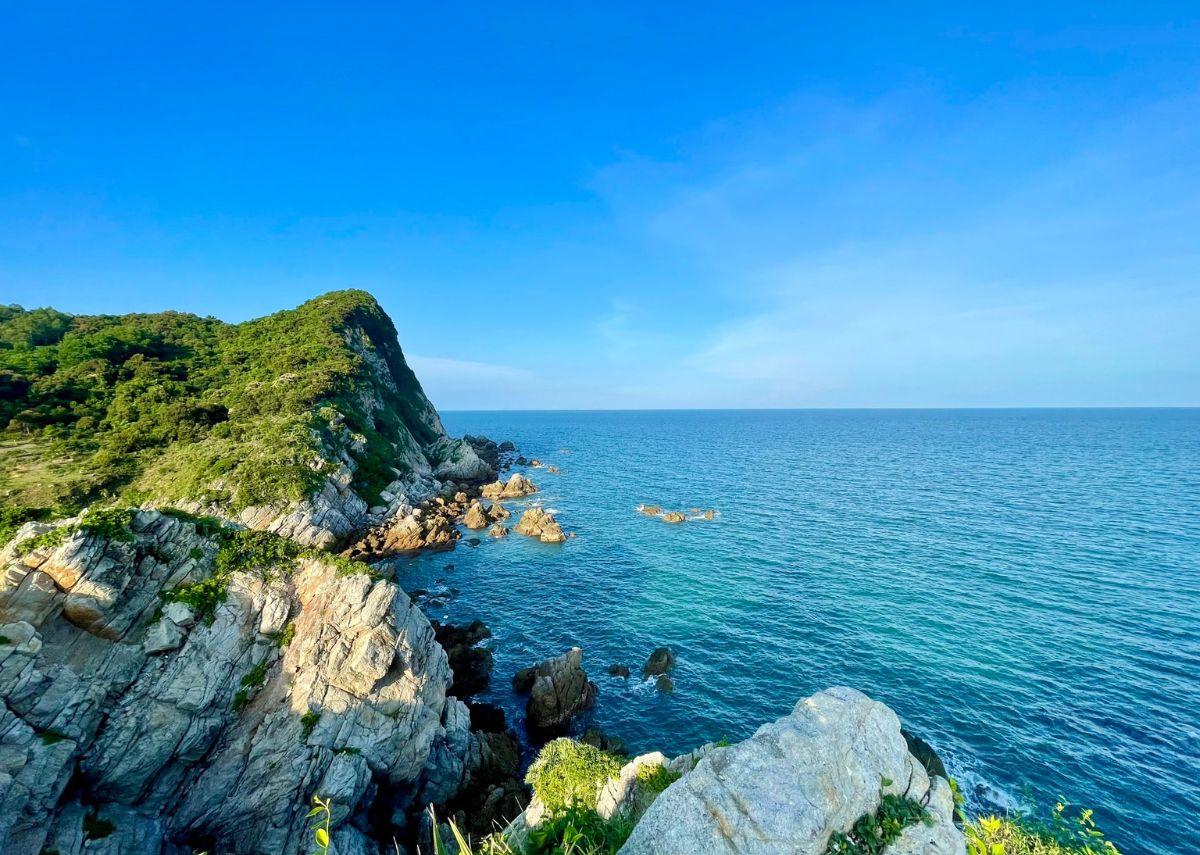 Việt Nam có vịnh biển vừa được Mỹ xếp top 3 Đông Nam Á, hòn đảo đẹp nhất cách Hà Nội vài giờ chạy xe nhưng lại vắng hoe