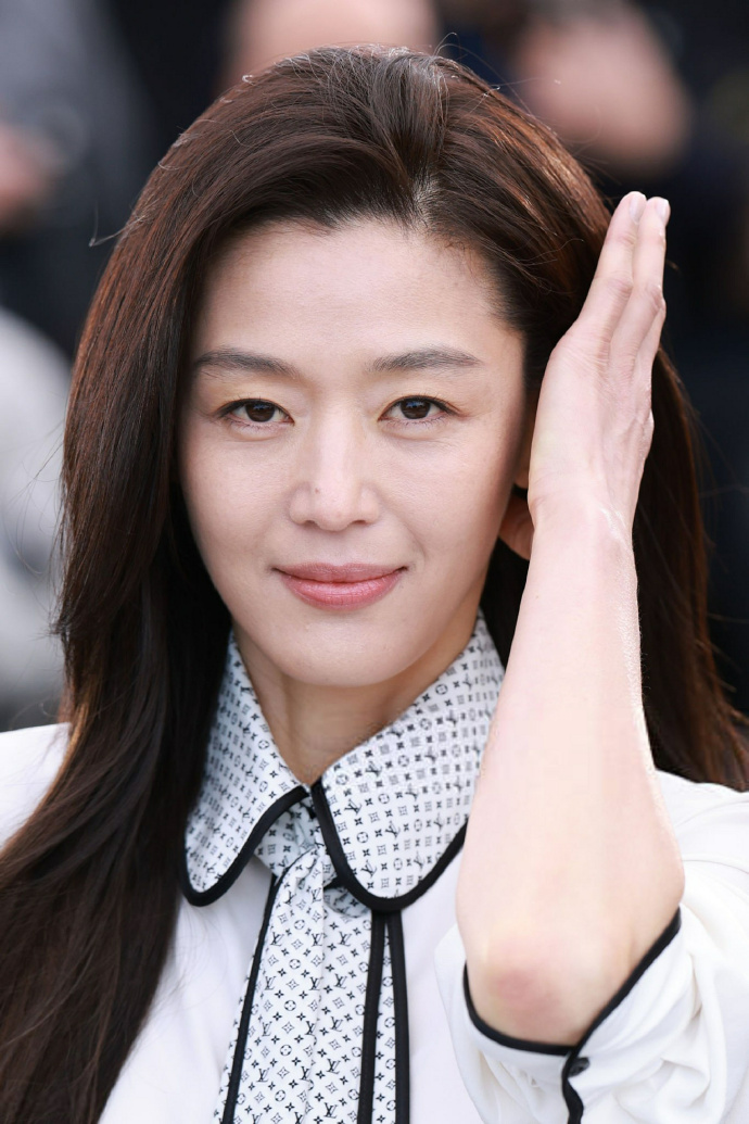 Jeon Ji Hyun đổ bộ Cannes 2026: Bị 