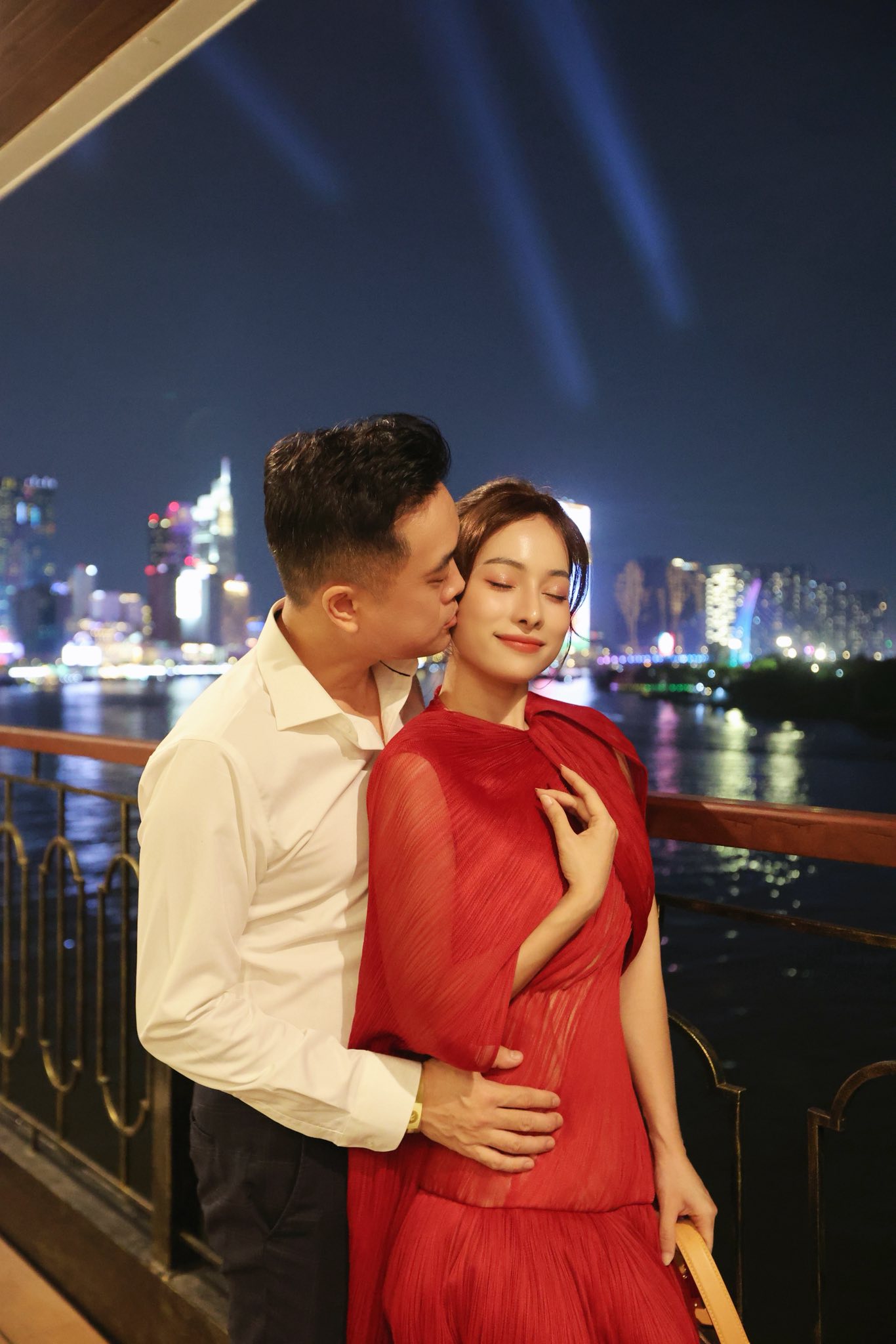 Sara Lưu có hôn nhân viên mãn bên nhạc sĩ Dương Khắc Linh